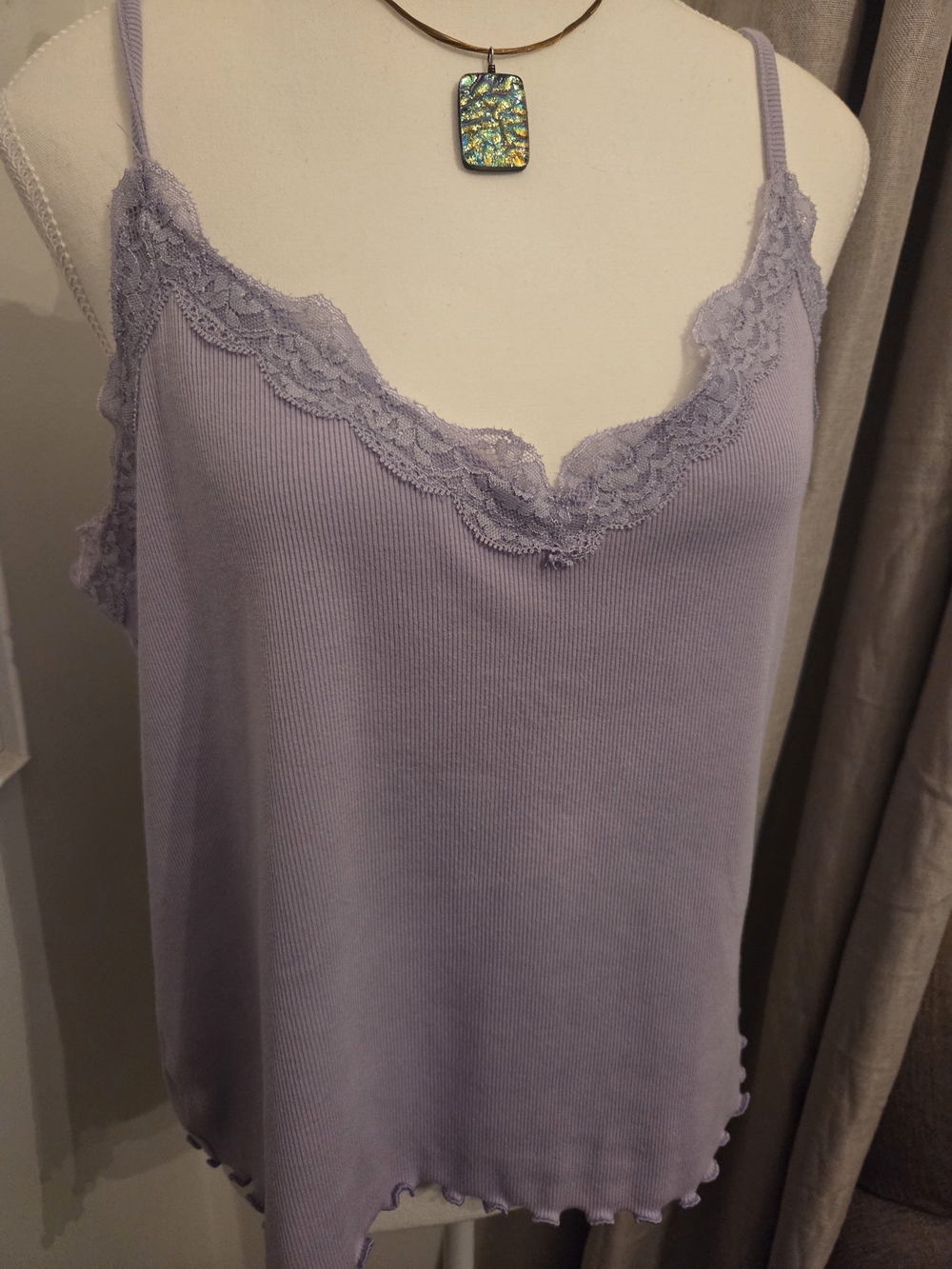 Old Navy Lace-Trim Ribbed Lettuce Trim Camisole - 20.5" Pit To Pit
